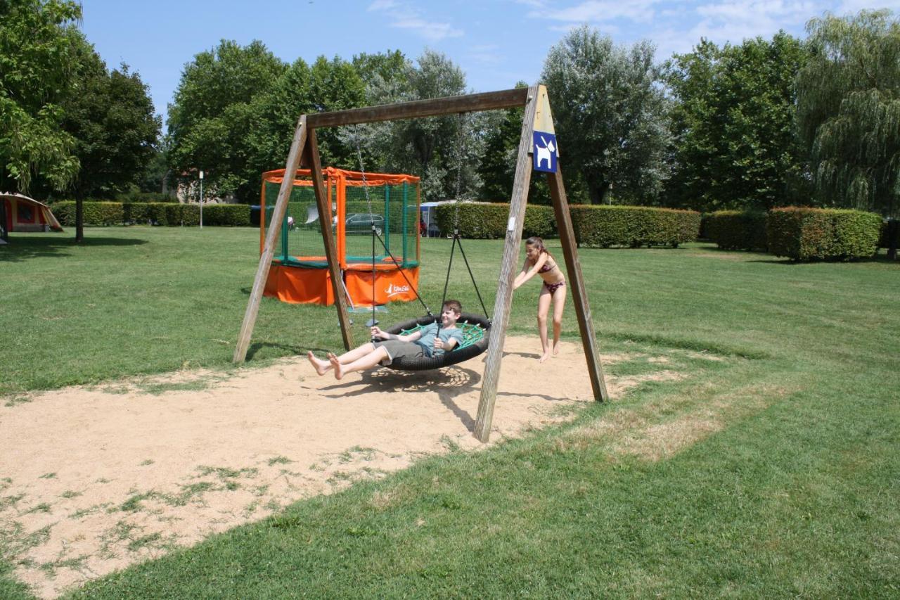 Camping Aux Rives Du Soleil Pont-de-Vaux Exterior foto